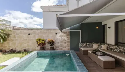 Casa 3 dormitórios, 1 suíte, 3 vagas, Vila Nova, Porto Alegre.