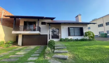 Casa de esquina com amplo quintal