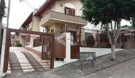 Duplex com 3 dormitórios em área nobre da cidade