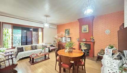 Casa de 3 dormitórios no Bairro Goiás.
