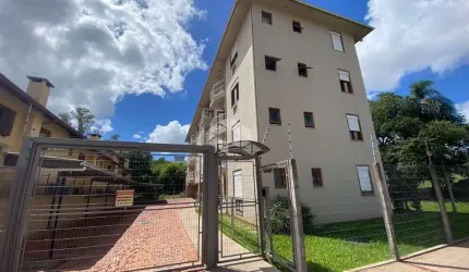 Apartamento térreo com 3 dormitórios e pátio privativo, no Bairro Universitário!