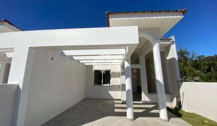 Casa Geminada diferenciada!!