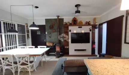 Casa geminada com 3 dormitórios e piscina em Santa Cruz do Sul