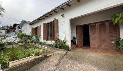 Casa 02 dormitórios próximo ao Quartel