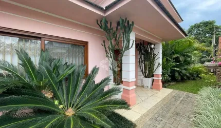 CASA SEMIMOBILIADA COM 03 DORMITÓRIOS NO JARDIM EUROPA