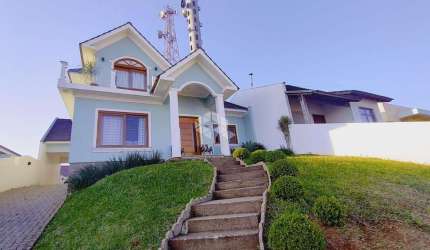 Casa em alvenaria na Linha João Alves, 3 suítes, garagem coberta, 4 banheiros, 3 vagas de garagem.