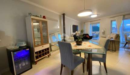 Apartamento semimobiliado dentro de Condomínio Fechado - 03 dormitórios