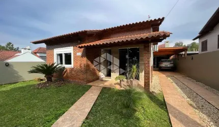 CASA EXCLUSIVA COM 3 DORMITÓRIOS E PISCINA.