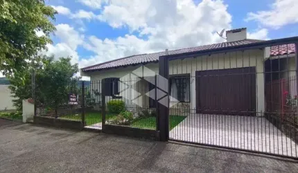 Casa 03 dormitórios no bairro Santo Antônio
