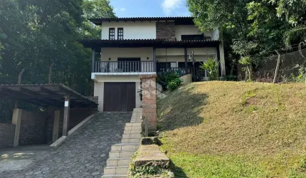 Casa com 3 dormitórios, sendo uma suite no bairro Santo Inácio!