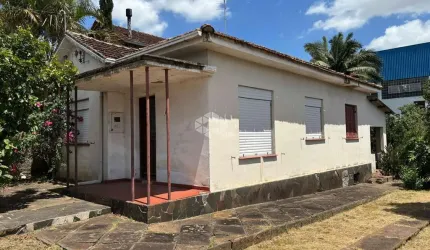 Casa com 02 dormitórios no bairro Ana Nery