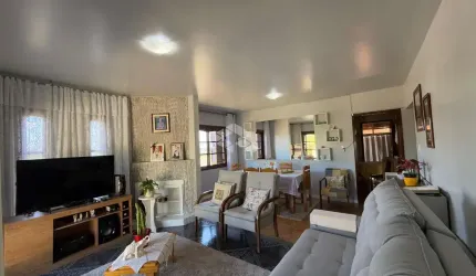 Casa ampla, 03 dormitórios, próximo a UPA