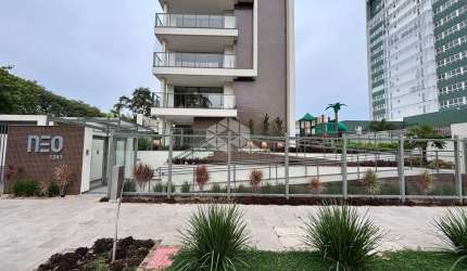 APARTAMENTO NO CENTRO COM 02 DORMITÓRIOS SENDO 01 SUÍTE