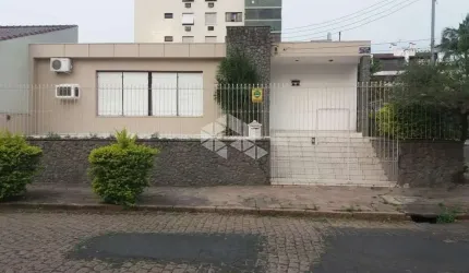 Casa com 360m² e 3 quartos à venda no Jardim Lindóia