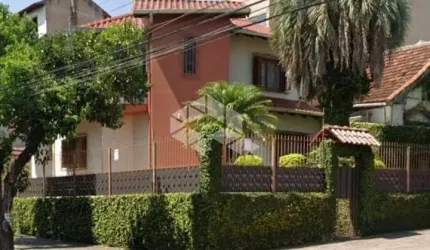 Ótima Casa de esquina com 240 m² e 4 quartos à venda no bairro Partenon