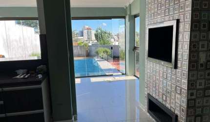 Casa sobrado com 273m² e 3 quartos no bairro Chácara das Pedras