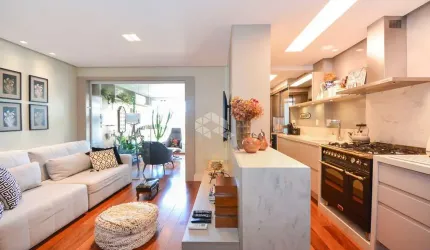 APARTAMENTO NO BAIRRO AGRONÔMICA, EM FLORIANÓPOLIS, SC, MOBILIADO, VISTA MAR, SACADA COM CHURRASQUEIRA, 02 SUÍTES, E 02 VAGAS DE GARAGEM.
