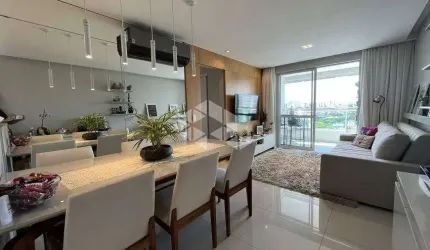 APARTAMENTO NO BAIRRO BARREIROS, EM SÃO JOSÉ, SC, SEMI-MOBILIADO, SACADA COM CHURRASQUEIRA, 03 DORMITÓRIOS SENDO 02 SUÍTES, E 02 VAGAS GARAGEM.