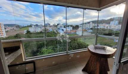 Apartamento no bairro Areias em São José.