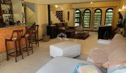 Excelente Casa 3 Dormitórios com 308 m² privativos