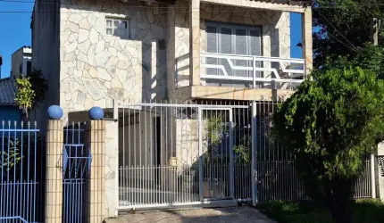 Lindo Sobrado de 215m² no Jardim Algarve, 3 Quartos e Suíte Master.