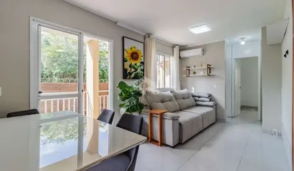 Apartamento 2dormítórios/Quartos.Pátio. Sacada.Vaga de Estacionamento