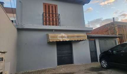 Excelente casa de dois pisos em Guaiba