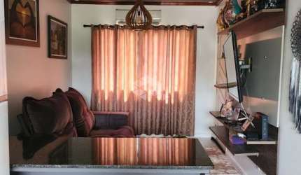 Sobrado com 4 quartos, 1 suíte, 4 vagas e pátio, no Jardim Carvalho
