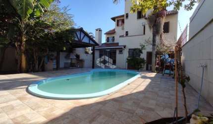 Espetacular casa com piscina em frente ao Guaíba no Bairro Ipanema