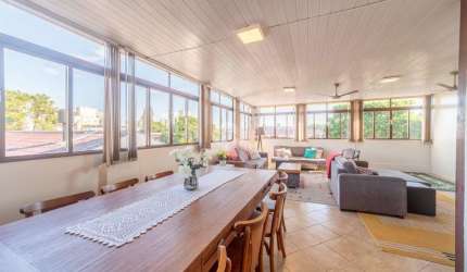 Casa sobrado com 06 dormitórios, 257,72m² no bairro Nonoai
