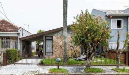 Casa com 3 dormitórios, 3 banheiro, 5 vagas com 200m2
