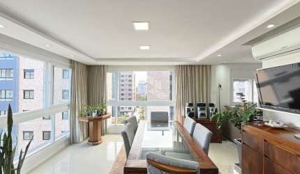 Apartamento de 03 dormitórios no Bairro Tristeza com 95,76 m2 excelente localização.