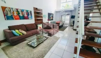 Sobrado com construção imponente, 400m² de área total, mobiliado com 3 dormitórios, 1 suíte, amplo pátio com piscina e vista para o rio