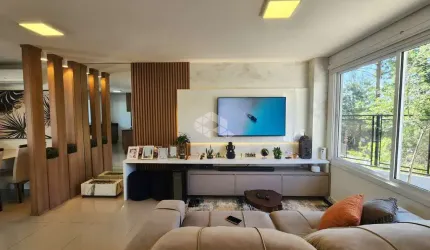 Casa com 3 dormitórios e pátio no Bairro Guarujá.