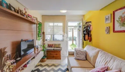 Casa em condomínio com 50,60m²,  02 dormitórios e vaga de garagem no bairro Ipanema