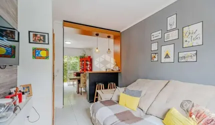 Casa estilo sobrado em condomínio fechado com 97 m², 2 dormitórios, pátio, 1 vaga no bairro Hípica