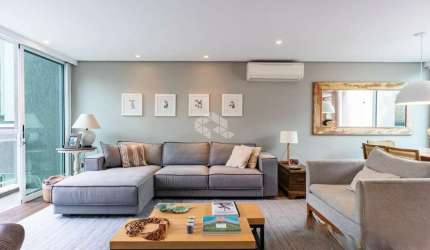 Casa em Condomínio à venda com 271m², 3 dormitórios, 1 suíte, 2 vagas, no bairro Vila Assunção em Porto Alegre