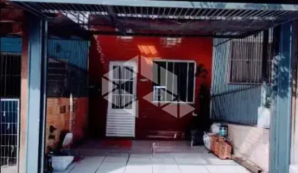 Casa em condomínio, 2 quartos, banheiro, churrasqueira, garagem coberta, pátio