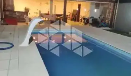 Casa com piscina e 03 dormitórios sendo 01 suíte no Bairro Maria Regina em Alvorada.