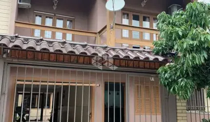 Excelente sobrado com três dormitórios e suíte no Porto Verde Alvorada.