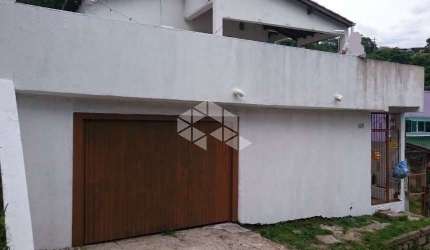 CASA COM 03 DORMITÒRIOS NO BAIRRO AGRONOMIA  EM PORTO ALEGRE.
