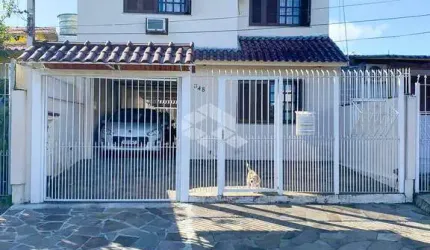 Casa com 03 dormitórios no bairro jardim Algarve em Alvorada.