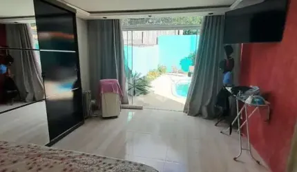CASA COM PISCINA