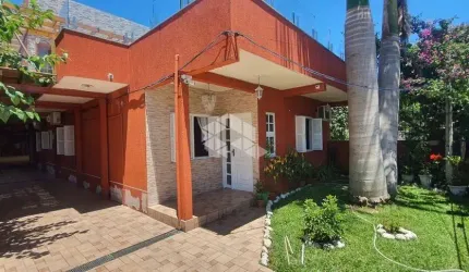 casa bem localizada.