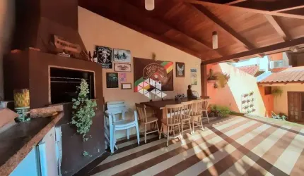 Casa 4 dormitórios no bairro Vila Nova