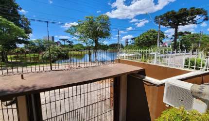 CASA COM 3 DORMITÓRIOS E 4 VAGAS EM FRENTE A LAGOA BAIRRO DESVIO RIZZO