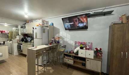 Sobrado 2 dormitórios, 1 banheiro e  garagem e churrasqueira