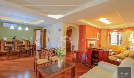 Apartamento 4 dormitórios, mobiliado, com 216 m².