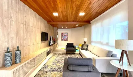 Apartamento com 4 dormitórios, um suíte e seus espaçosos 266 m² de área privativa.