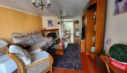 Linda casa no Pio X. Opção de moradia e empresa